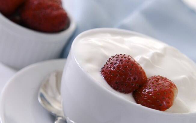 O iogurte, principalmente o natural e sem açúcar, é muito recomendado. Foto: Getty Images