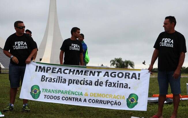 Manifestantes se concentram em Brasília a espera do protesto em defesa do afastamento da presidente Dilma Rousseff do cargo. Foto: CHARLES SHOLL/FUTURA PRESS