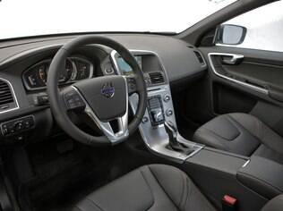 Volvo XC60 continua sem novidades no interior na versão D5