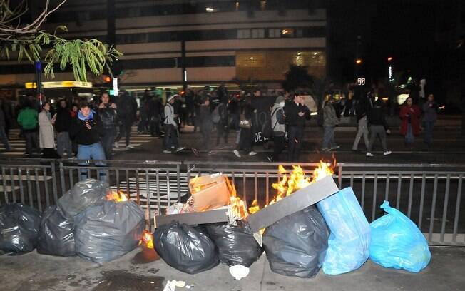 Protesto termina em destruição em São Paulo