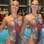 Nas competições e demonstrações a maquiagem é bem elaborada e com cores fortes, para aparecer mesmo quando elas estão na piscina. Foto: Divulgação