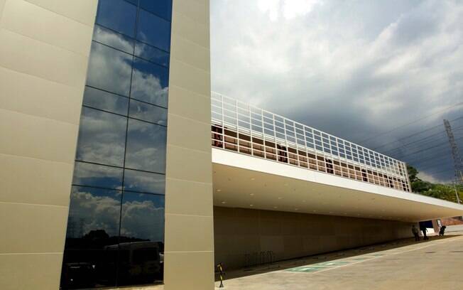 Vista externa do prédio que abrigará os servidores dos clientes do mercado financeiro, na região metropolitana de São Paulo