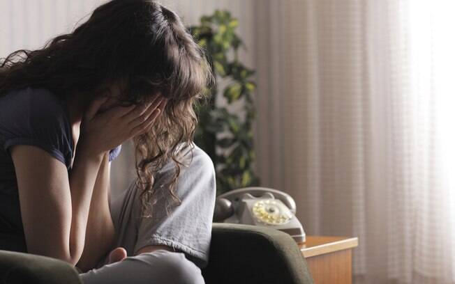Estudo concluiu que as mulheres sentem mais dor emocional e física com o fim de relacionamentos