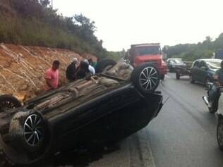 BELO HORIZONTE:CIDADES: Acidente envolvendo dois veiculos na BR 040, sentido Belo Horizonte.
Motorista nao percebe congestionamento devido a volta do feriado da Semana Santa e colide com outro veiculo. O acidente deixou uma pessoa ferida.
FOTO: DANIEL DE CERQUEIRA/O TEMPO 22.04.14