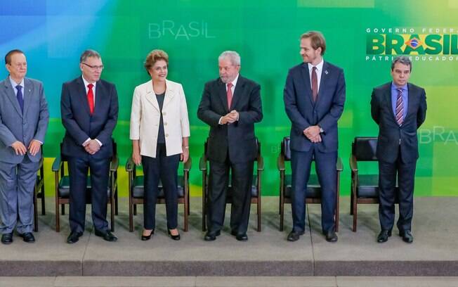 Cerimônia de posse contou com o ministro Aragão (esq. de Dilma), novo titular da Justiça