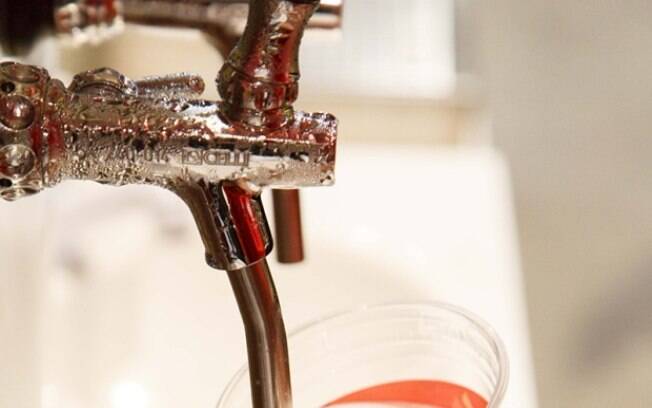 Ingleses consomem 41% mais álcool em dezembro do que nos demais meses do ano Ingleses consomem 41% mais álcool em dezembro do que nos demais meses do ano
