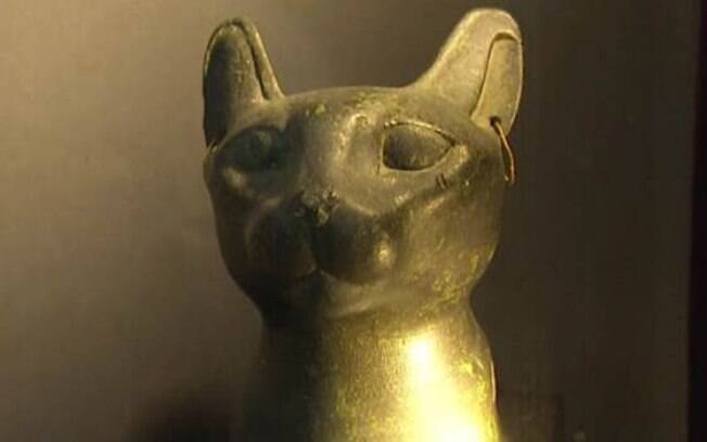 Estátua de bronze funcionava como 'sarcófago' para múmia de gato