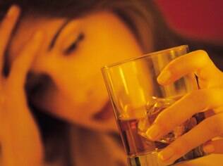 Álcool: nelas, consumo abusivo se concentra entre as mais jovens