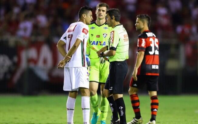 Polêmica marcou o Fla-Flu do Brasileirão 2016