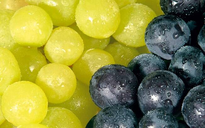 A uva também é aliada, seja o suco ou o vinho, desde que em doses controladas. Foto: Getty Images