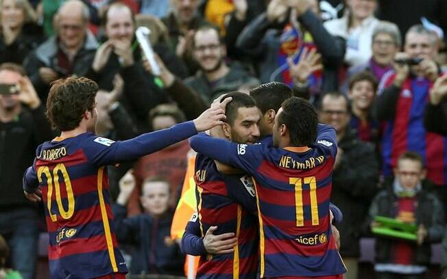 Jogadores do Barcelona comemoram o primeiro gol de Messi contra o Granada pelo Espanhol Jogadores do Barcelona comemoram o primeiro gol de Messi contra o Granada pelo Espanhol