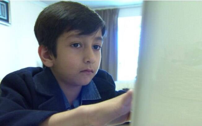 Humza Shahzad ganhou seu smartphone e um laptop antes de completar 3 anos