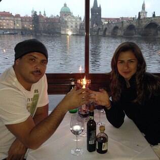 Ronaldo e Paula Morais comemoram um ano juntos em restaurante romântico de Praga