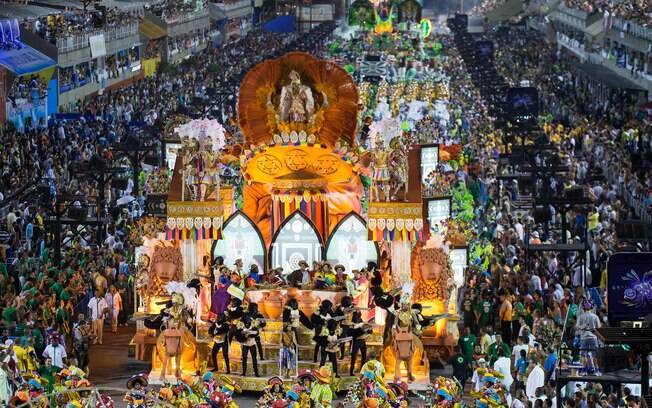 Carnaval no Rio de Janeiro tem desfiles de escola de samba e muito mais Carnaval no Rio de Janeiro tem desfiles de escola de samba e muito mais