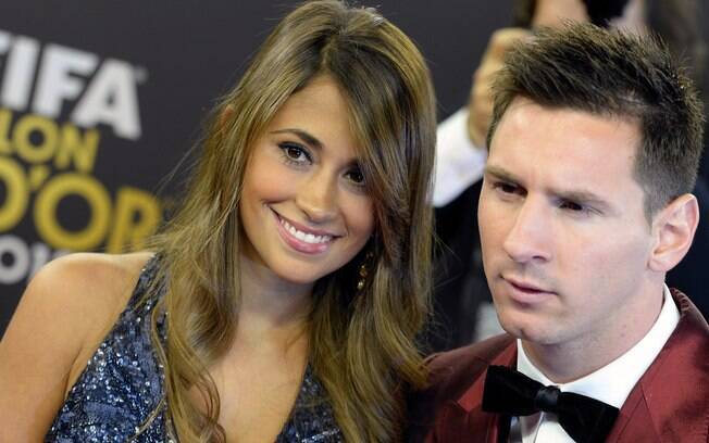 Messi e a esposa Antonella em cerimônia de entrega da Bola de Ouro de 2013. Foto: Walter Bieri/AP