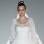 Mangas rendadas são uma opção para diminuir o frio, sem tirar o romantismo do vestido de noiva. De Franc Sarabia. Foto: Divulgação/Barcelona Bridal Week