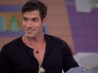 Vanessa ganha almoço e Roni diz que gostaria de ir para o Paredão com Cássio durante lavanderia