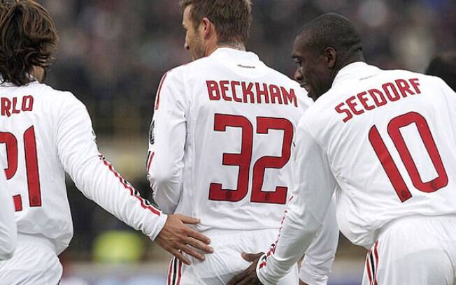 Os companheiros de David Beckham se empolgaram na comemoração de um gol