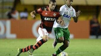 Gol de pênalti aos 50' do 2º tempo evita derrota do Flamengo contra Chapecoense
