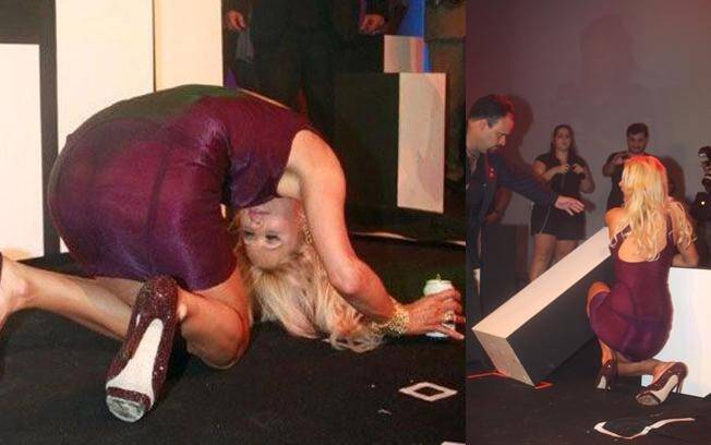 No Brasil, Paris Hilton mostrou demais durante a festa de uma marca de cerveja, no Rio de Janeiro