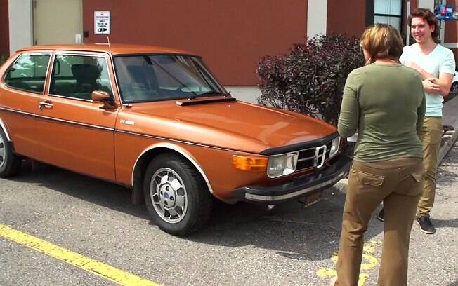 Corey Wadden surprende sua mãe com um Saab 99 EMS de 73, o carro dos sonhos dela