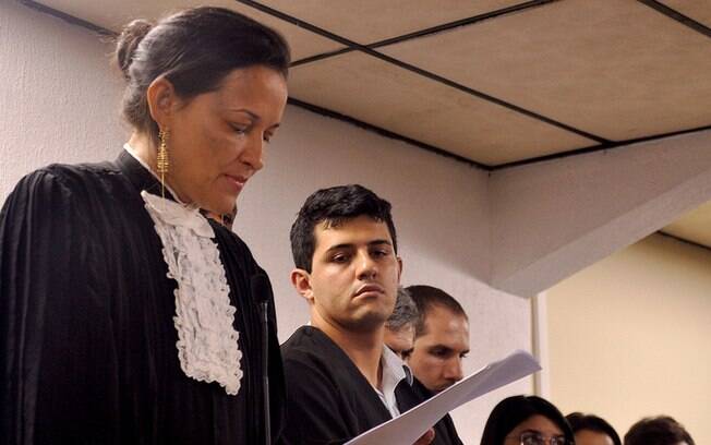 Juíza Marixa Lopes Rodrigues faz a leitura da sentença na madrugada de sexta-feira (8)