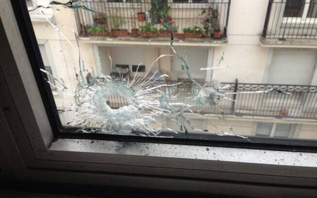Ataque a sede de revista satírica em Paris deixa 12 mortos e, ao menos, 3 gravemente feridos (07/01). Foto: Reprodução/Twitter