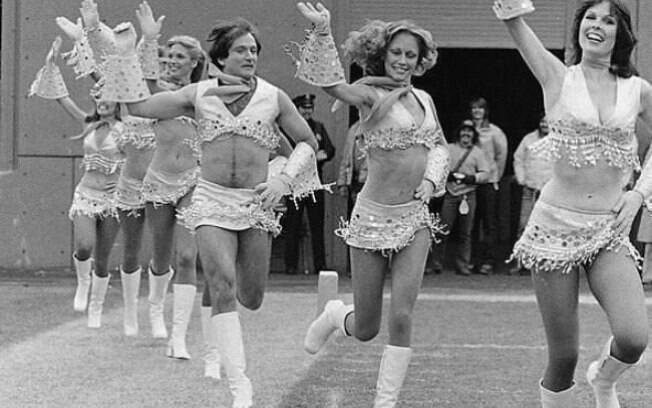 Robin Williams vestido como líder de torcida, 1980.