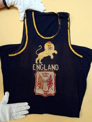 O uniforme de um dos atletas britânicos que competiu em 1908, preservado