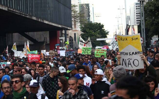 Mais de 3 mil pessoas foram às ruas pela regulamentação da maconha em ato na região da Paulista. Foto: Futura Press