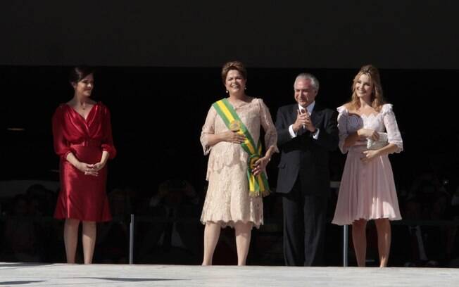 Dilma toma posse ao lado de Michel Temer: sorrisos e afagos cessaram nos últimos 2 meses