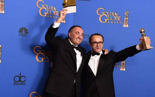 Alexander Rodnyansky e Andrey Zvyagintsev comemoram o prêmio de melhor filme estrangeiro para 'Leviatã'. Foto: AP