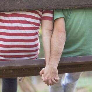 Entre os entrevistados heterossexuais, 95% aprovou o beijo no rosto entre duas pessoas de sexo diferente, enquanto apenas 55% apoiou um casal gay se beijando no rosto