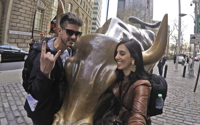 Charging Bull é um ponto turístico no meio do centro financeiro de Nova Iorque