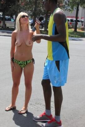 Musas do Naked News agora promoveram uma 