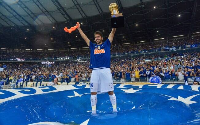 Lucas Silva festeja o título brasileiro do Cruzeiro em 2014. Foto: Pedro Vilela/Getty Images