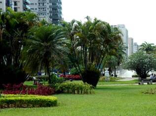 Jardins à beira-mar na cidade de Santos