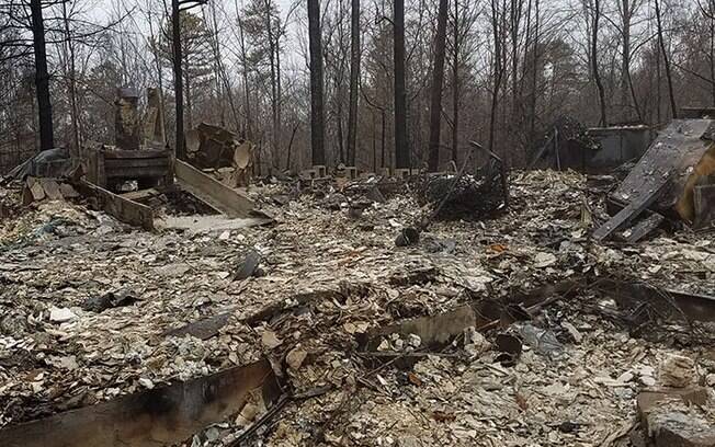 Destruição causada por incêndio