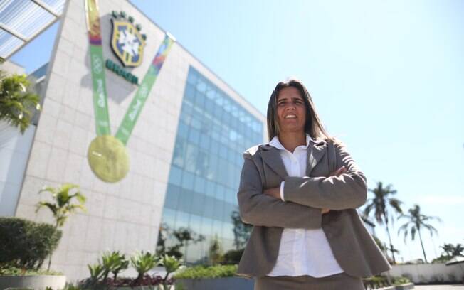 Emily Lima é a nova técnica da seleção feminina de futebol 