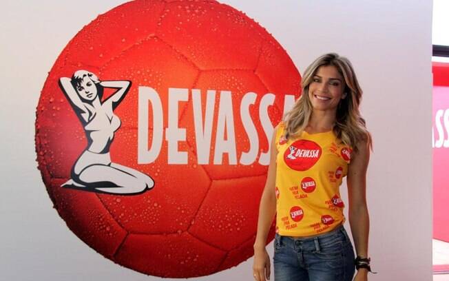 Grazi Massafera é a musa do camarote da Devassa no carnaval carioca