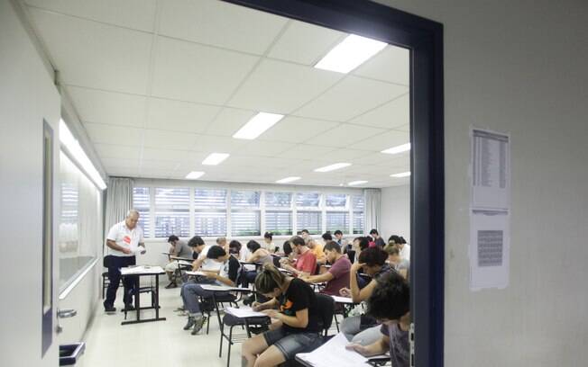 Por lei, Estados e municípios devem investir 25% do que arrecadam em educação