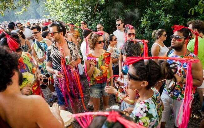 Bloco Tarado Ni Você desfila pelo centro da capital paulista cantando sucessos de Caetano
