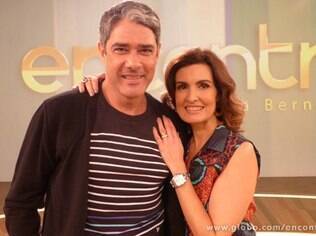 William Bonner posa com Fátima Bernardes nos estúdios do 'Encontro'