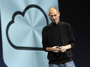 Steve Jobs, em sua última aparição, durante a apresentação do iCloud, serviço com funções similares ao Dropbox