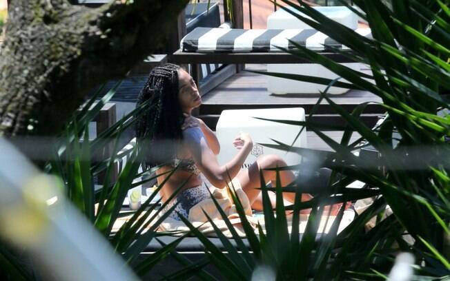 Solange Knowles se protege do sol