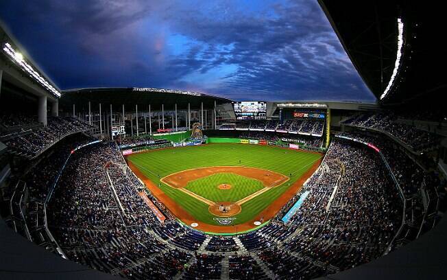 Abertura da temporada de 2014 do Miami Marlins, no Marlins Park, na Flórida, ontem à noite