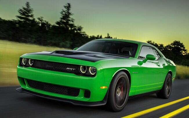 Dodge Challenger Hellcat vem com V8 de 717 cv e faz de 0 a 100 km/h em apenas 4 segundos