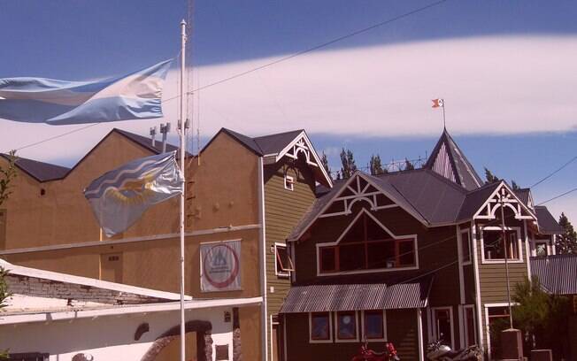 Vento desenha o céu de El Calafate e se assemelha à bandeira argentina - ou será o contrário?