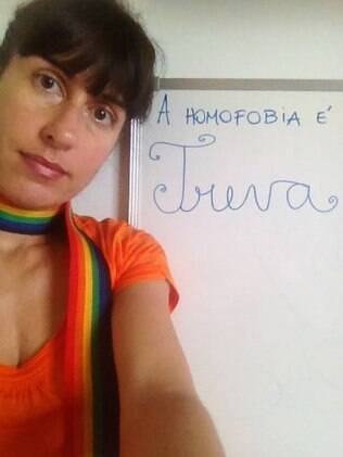 Chris Ritchie escolheu completar a frase 'A homofobia é...' com a palavra 'treva'