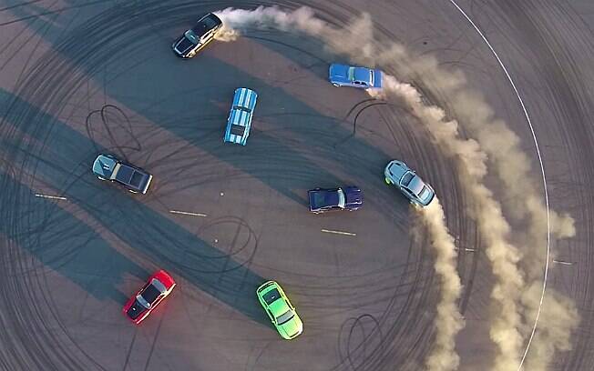 Ford reuniu oito Mustangs para vídeo comemorativo de 50 anos